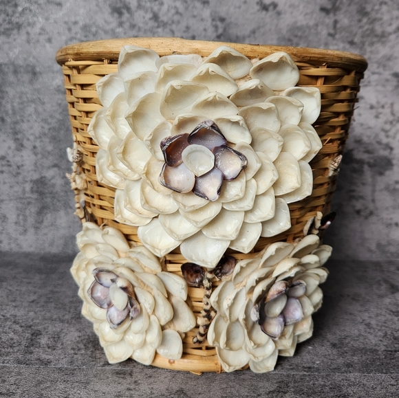 Vintage 70's handmade shell art tri floral Wicker basket vase retro unique - Picture 4 of 12